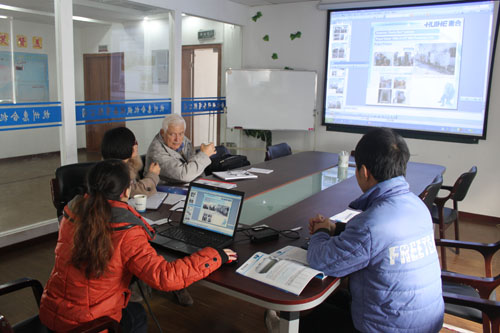 美國發(fā)酵罐客戶與惠合同事洽談現(xiàn)場