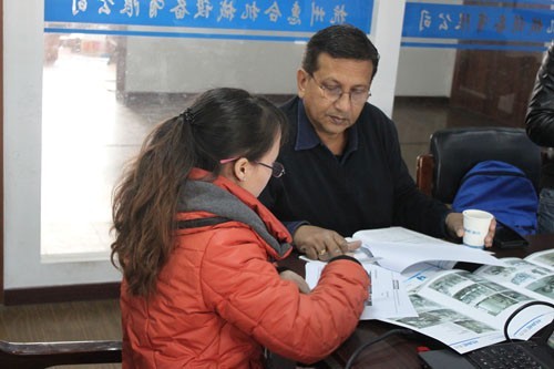 斯里蘭卡客戶與惠合同事洽談現(xiàn)場(chǎng)