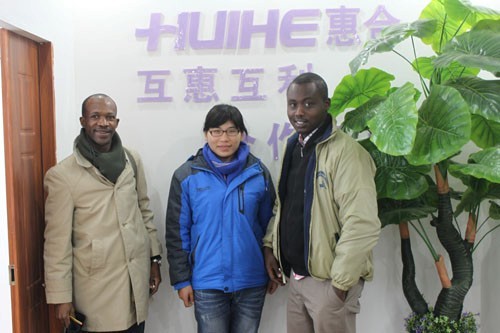 布隆迪客戶(hù)與惠合同事洽談后合影