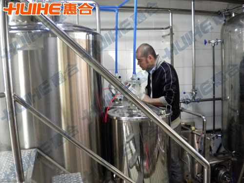 江蘇南通1500L全自動CIP清洗系統(tǒng)調試現場圖3
