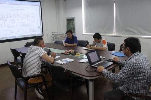 黑龍江玉米汁生產(chǎn)線客戶與惠合工程師洽談現(xiàn)場(chǎng)1