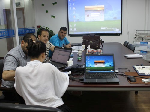 阿爾及利亞奶酪鍋客戶(hù)與工程師技術(shù)交流現(xiàn)場(chǎng)